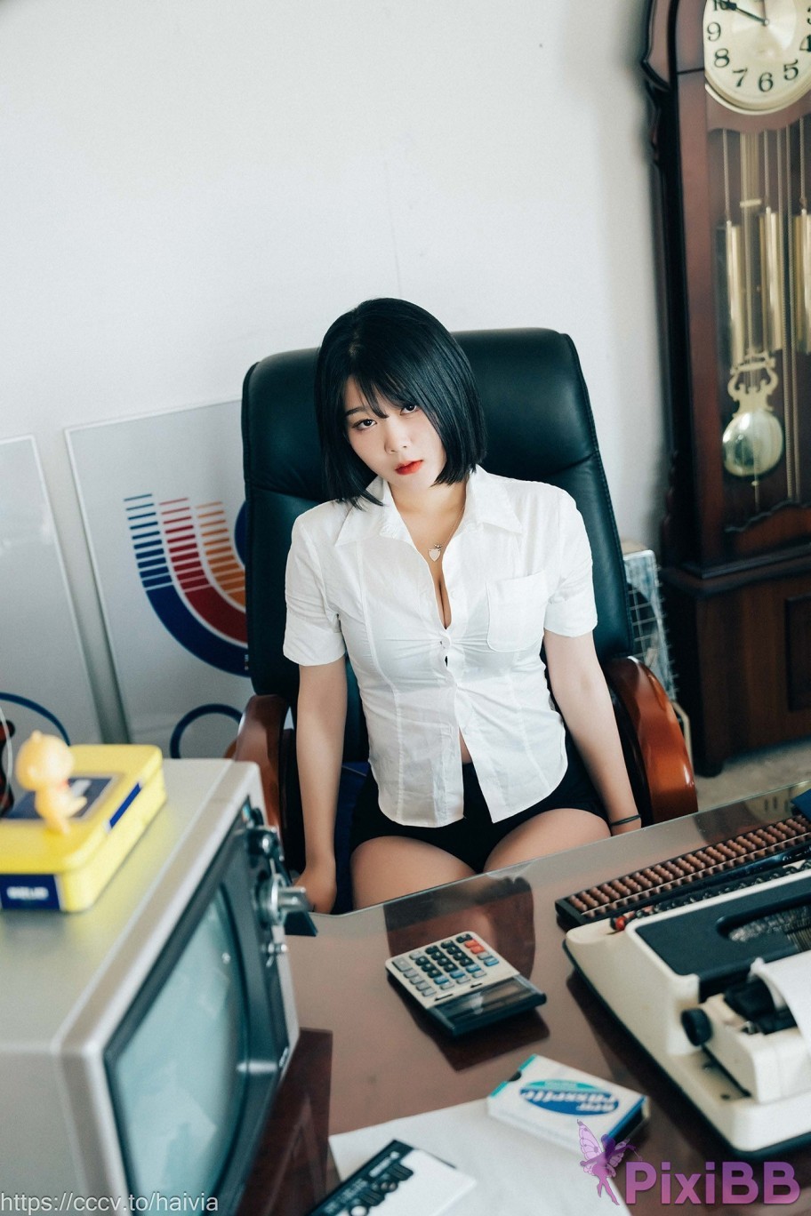 Loozy Zia Female Employee PixiBB.COM 007