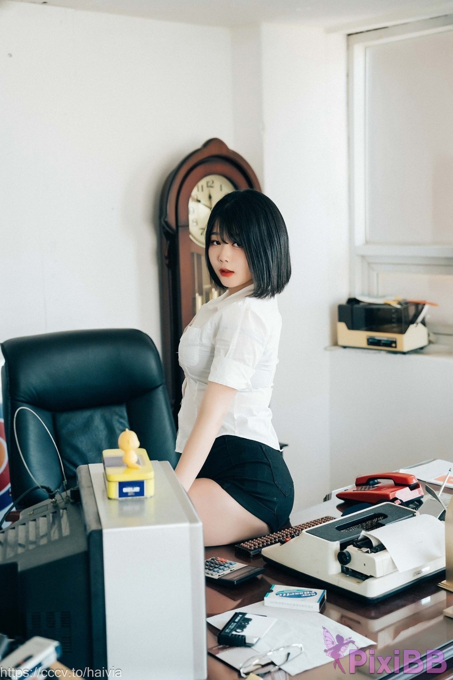 Loozy Zia Female Employee PixiBB.COM 010