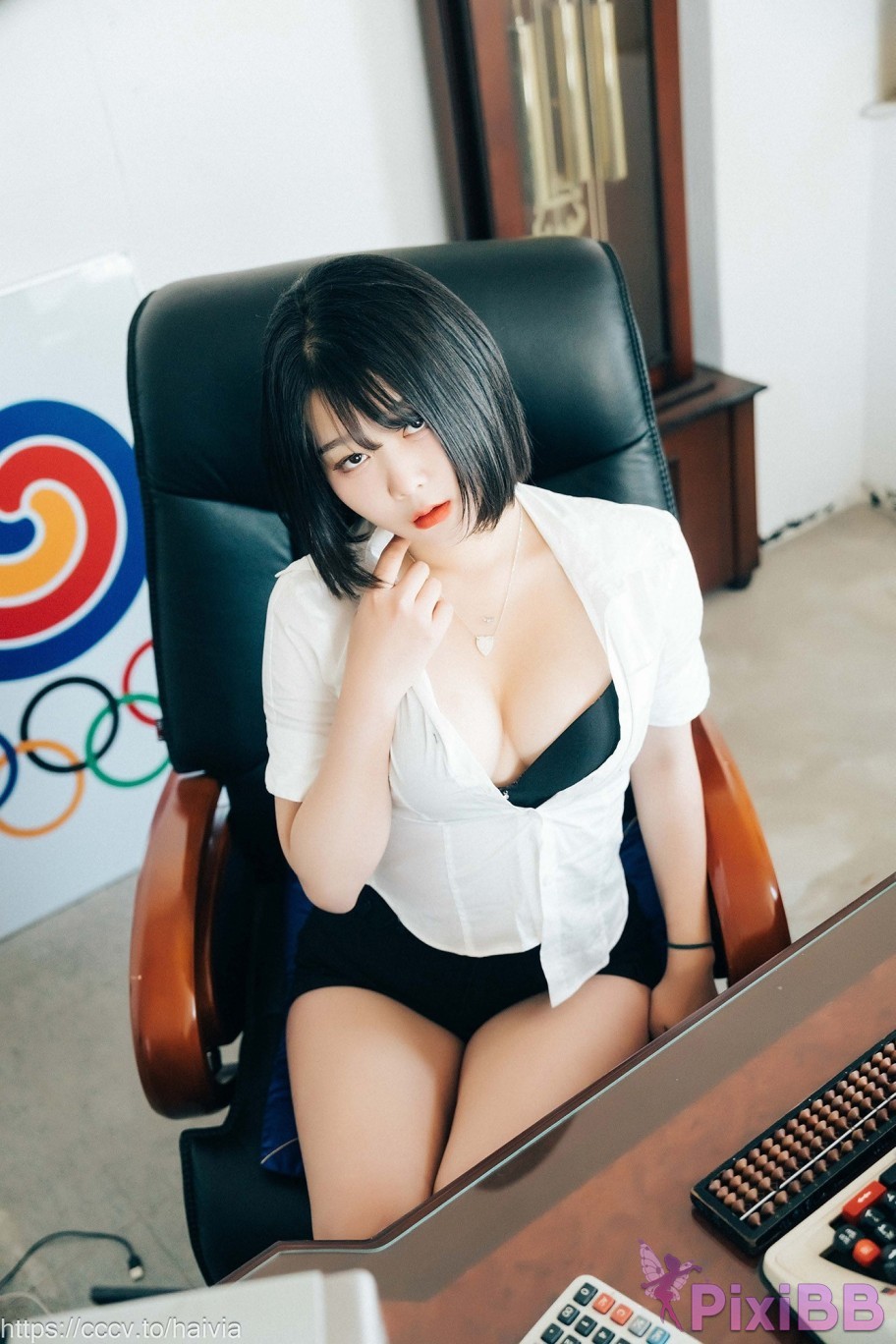 Loozy Zia Female Employee PixiBB.COM 015