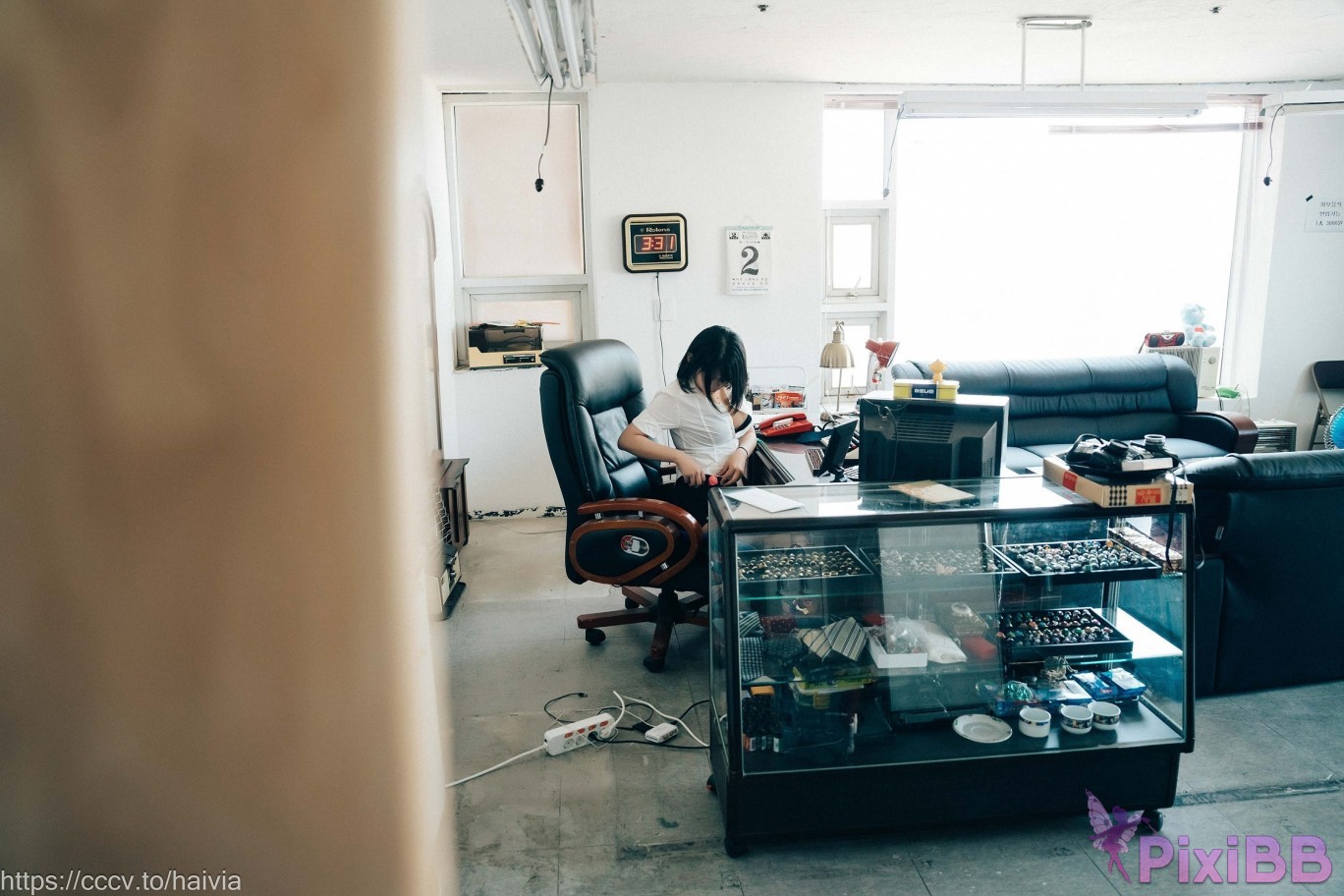 Loozy Zia Female Employee PixiBB.COM 033