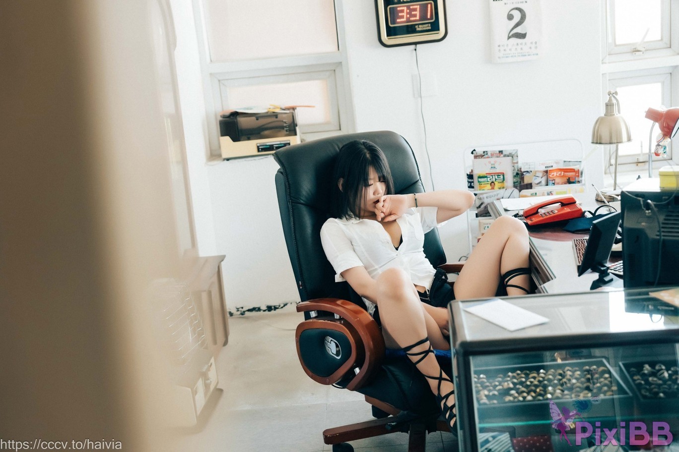 Loozy Zia Female Employee PixiBB.COM 038