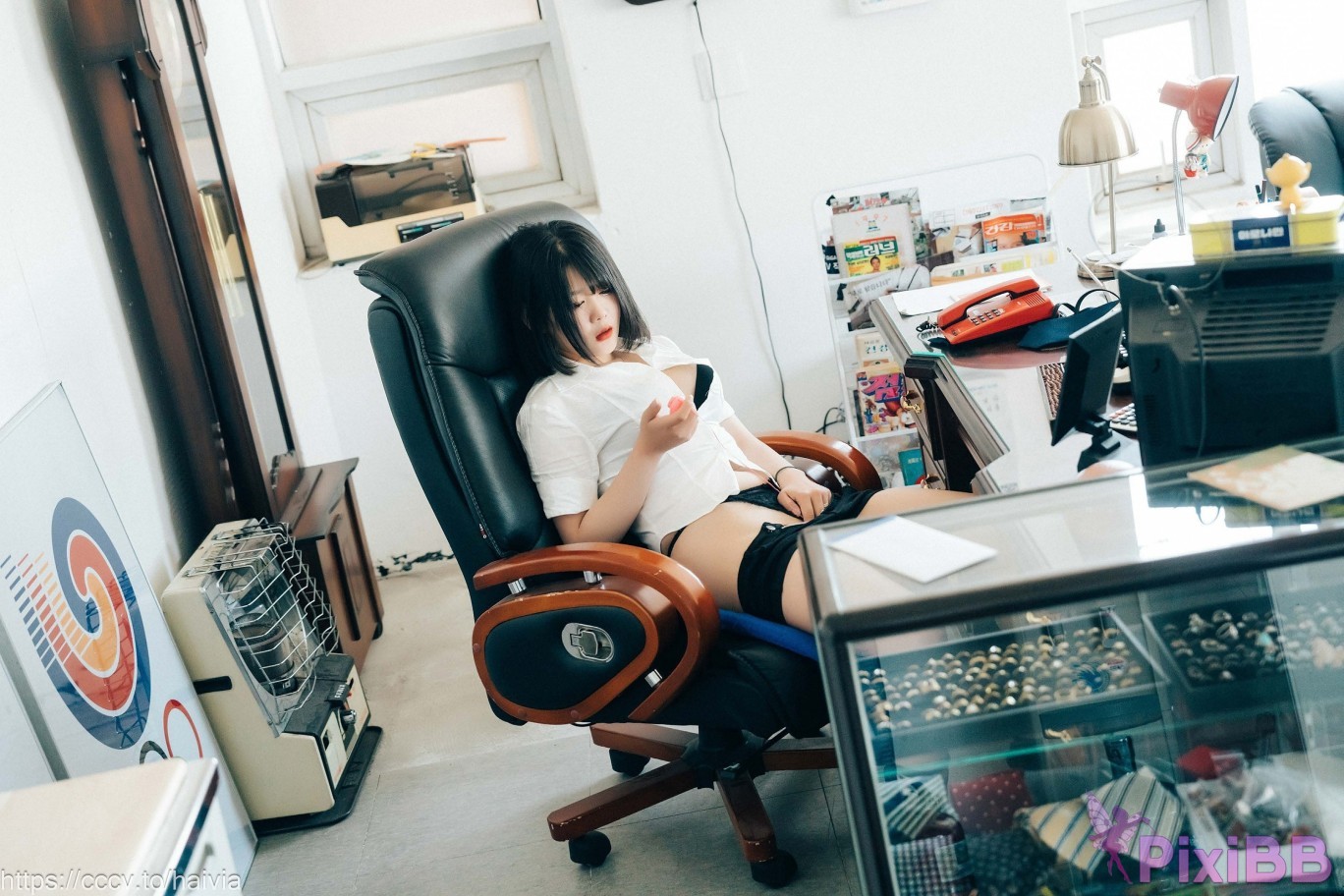 Loozy Zia Female Employee PixiBB.COM 039