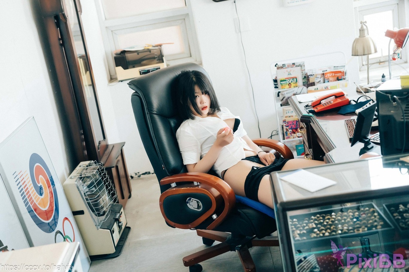 Loozy Zia Female Employee PixiBB.COM 040