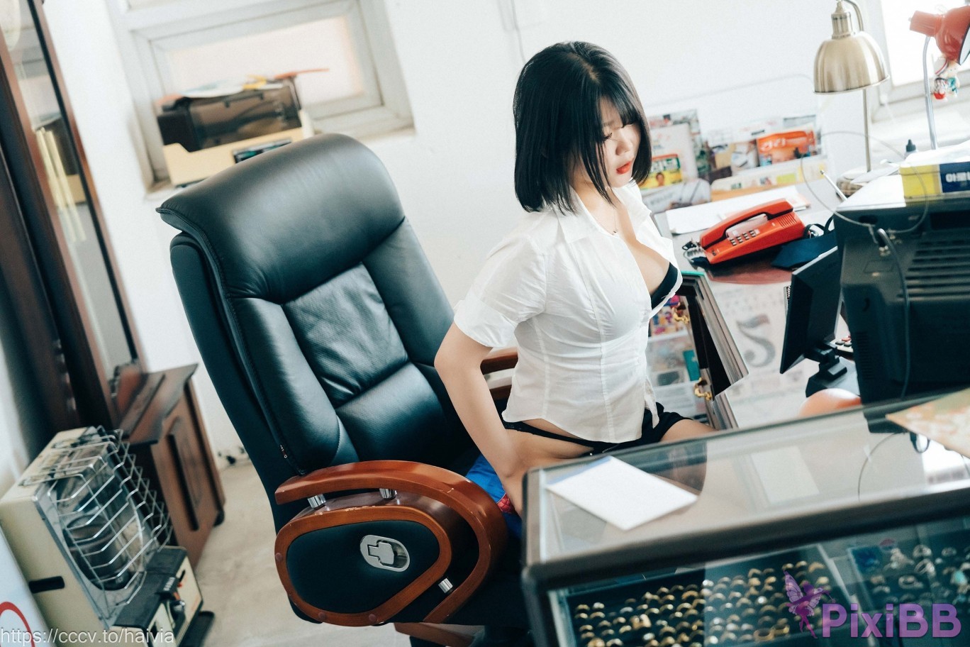 Loozy Zia Female Employee PixiBB.COM 041