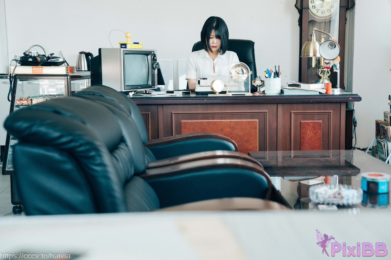 Loozy Zia Female Employee PixiBB.COM 043