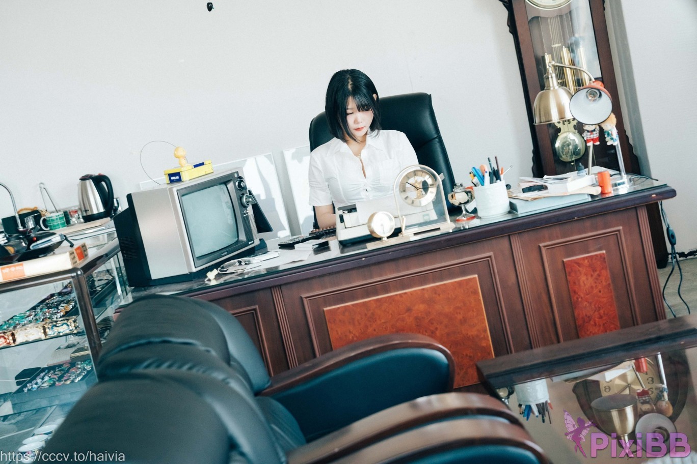 Loozy Zia Female Employee PixiBB.COM 044