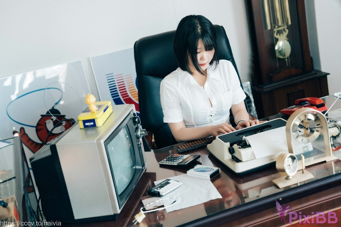 Loozy Zia Female Employee PixiBB.COM 046