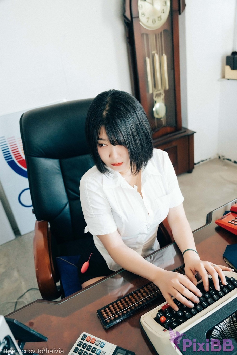 Loozy Zia Female Employee PixiBB.COM 050