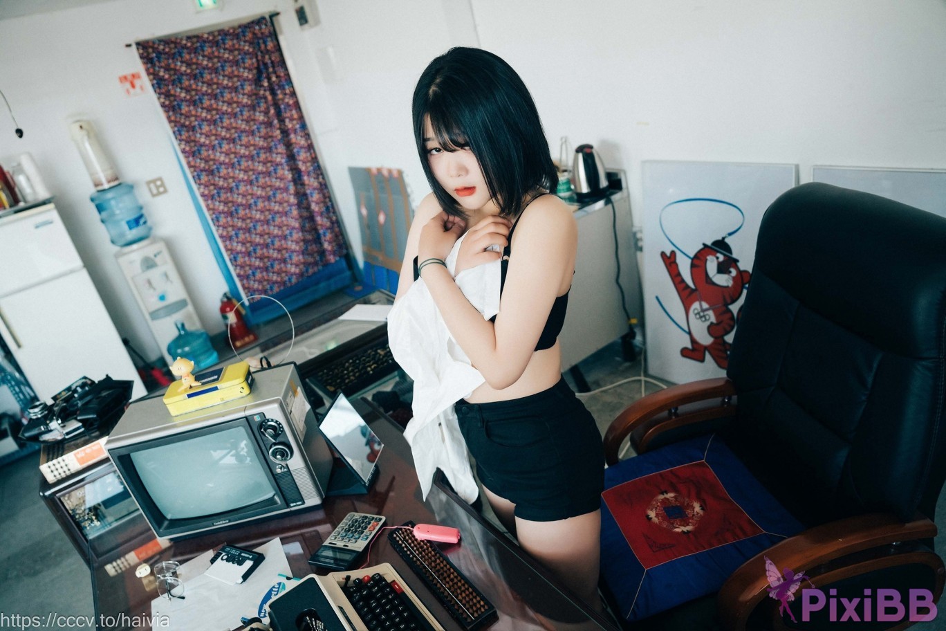 Loozy Zia Female Employee PixiBB.COM 058