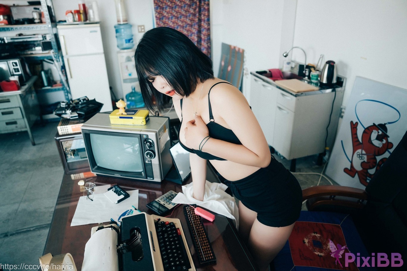 Loozy Zia Female Employee PixiBB.COM 060