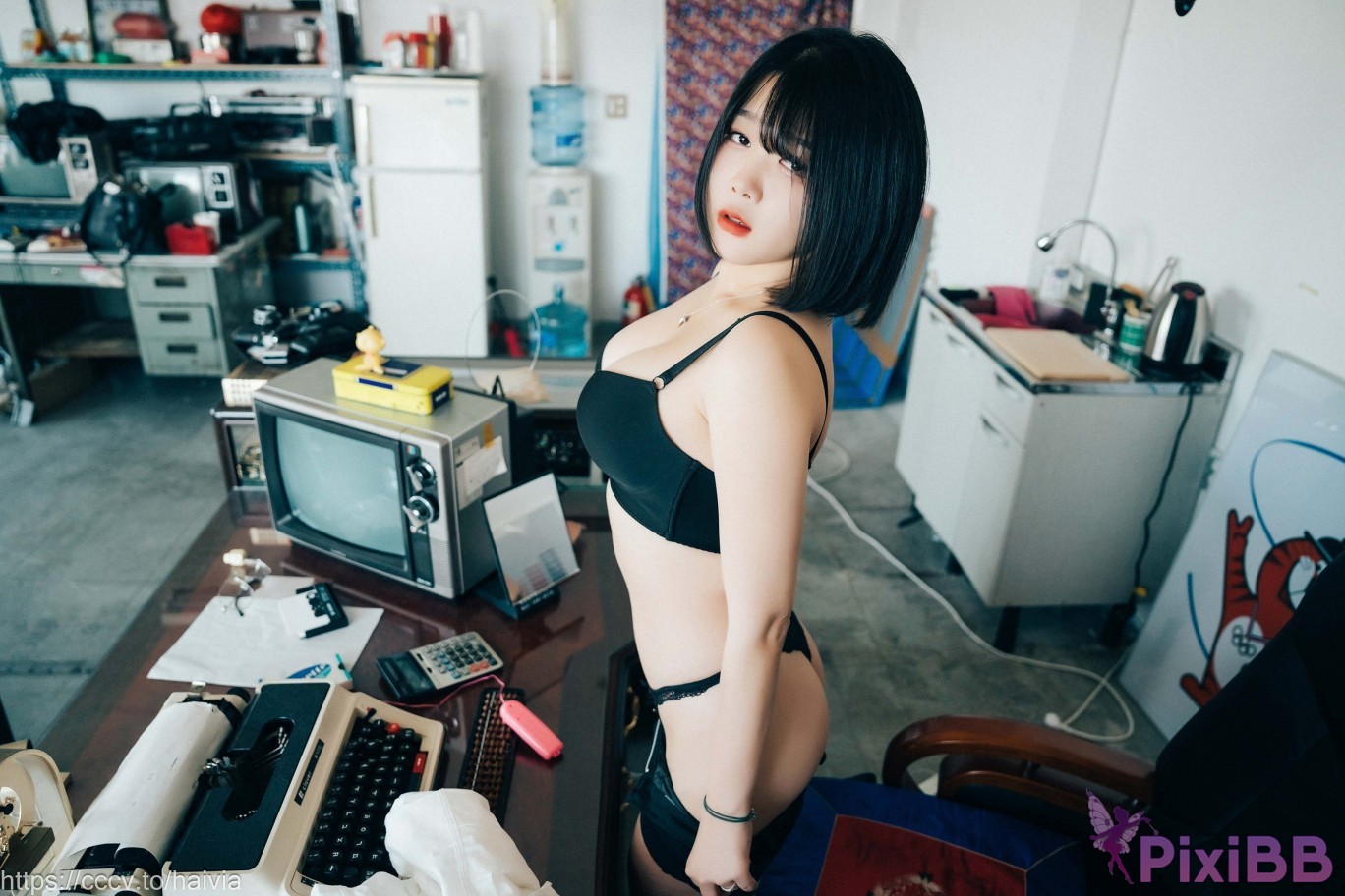 Loozy Zia Female Employee PixiBB.COM 063