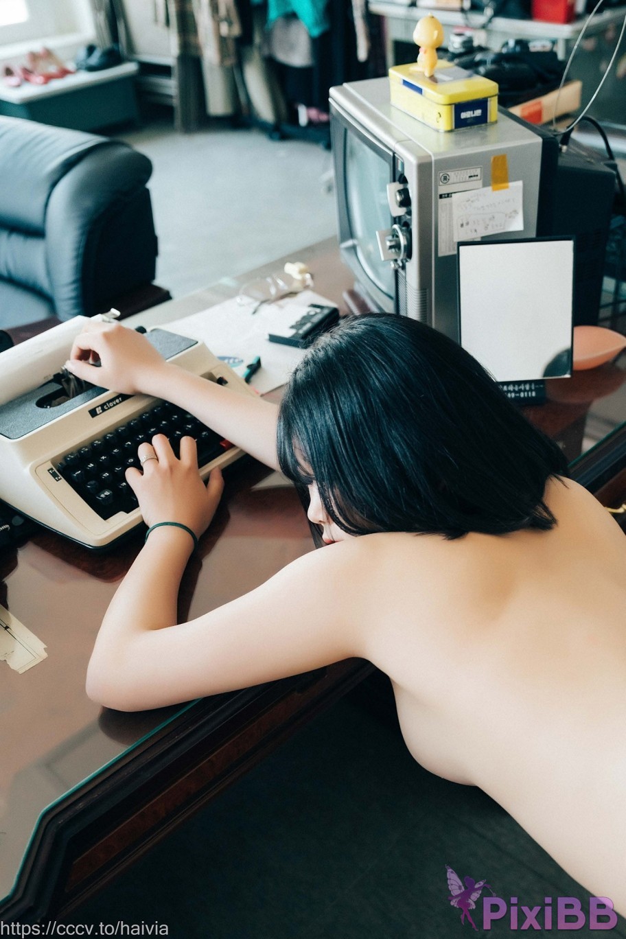 Loozy Zia Female Employee PixiBB.COM 084