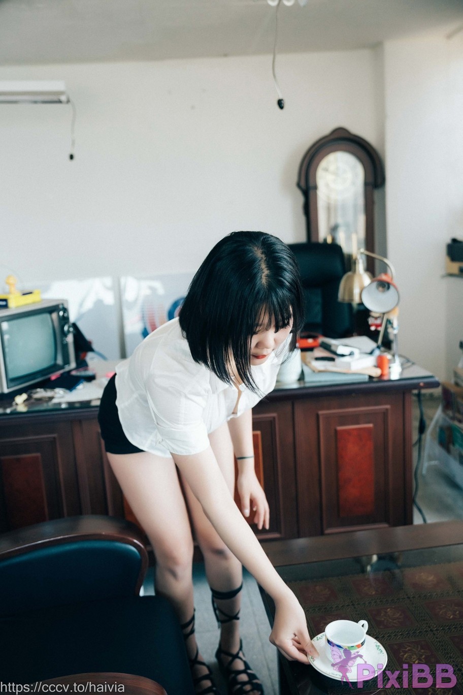 Loozy Zia Female Employee PixiBB.COM 102