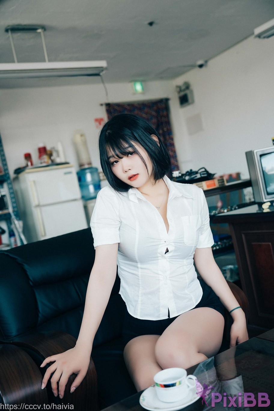 Loozy Zia Female Employee PixiBB.COM 106