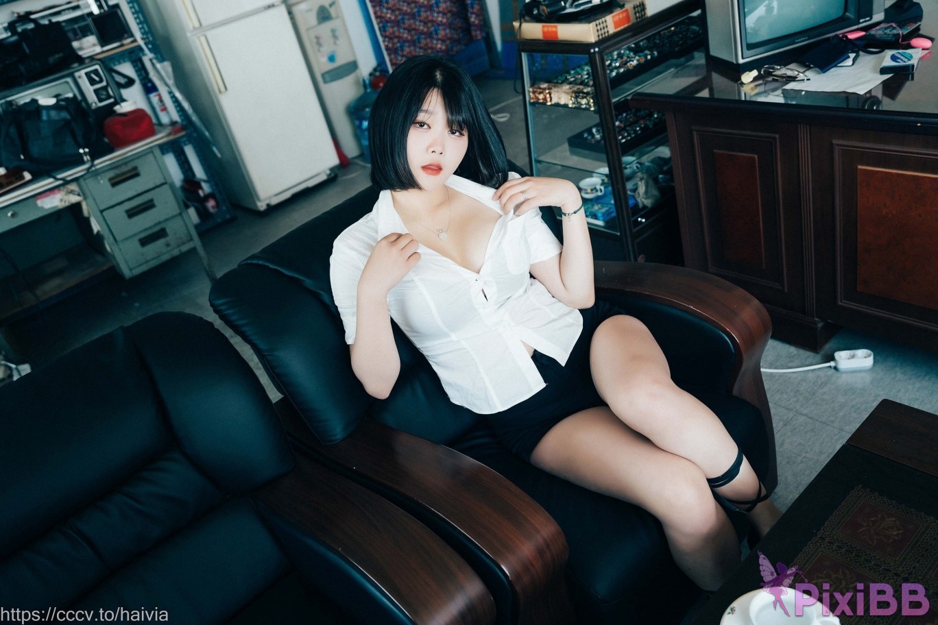 Loozy Zia Female Employee PixiBB.COM 107