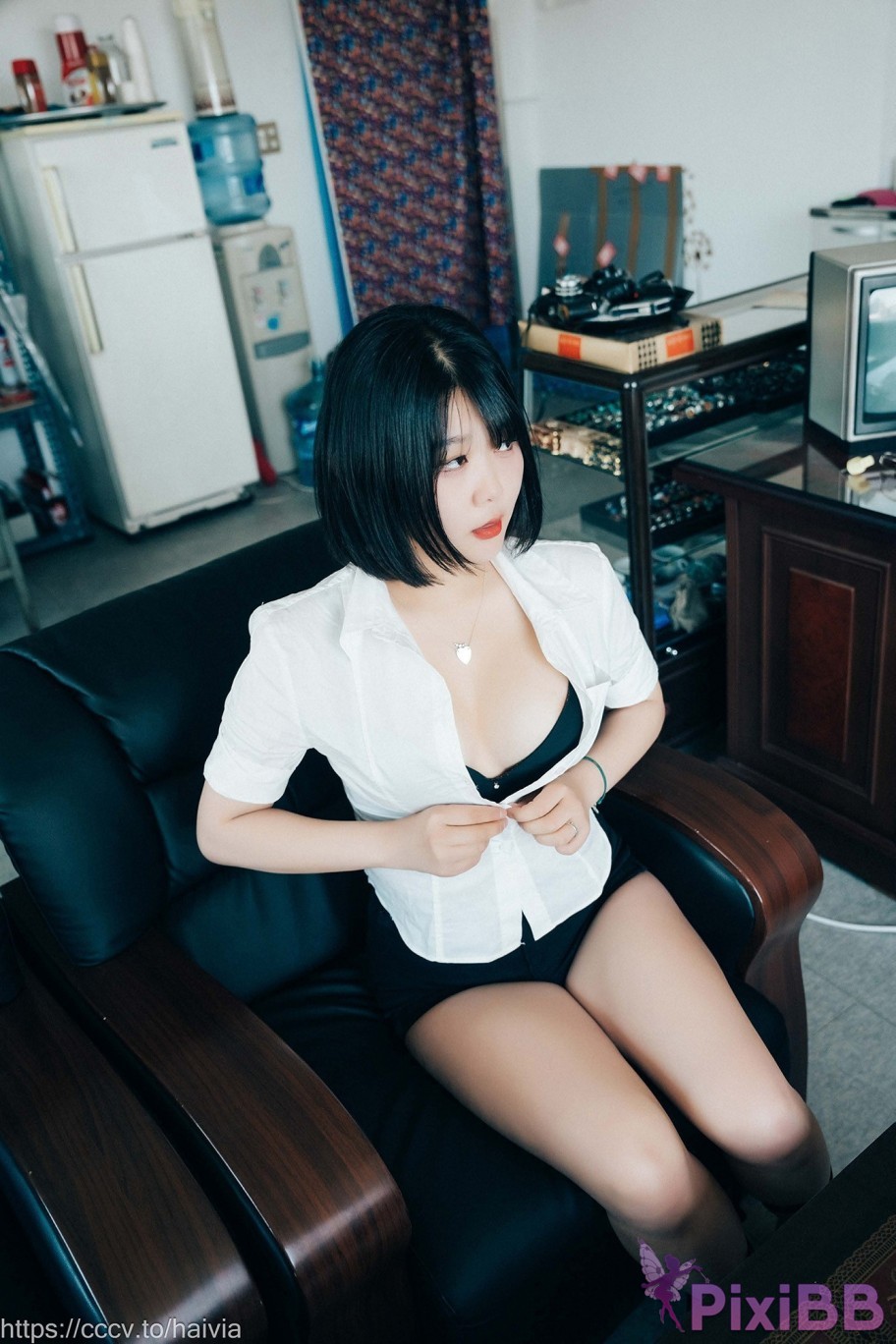 Loozy Zia Female Employee PixiBB.COM 109