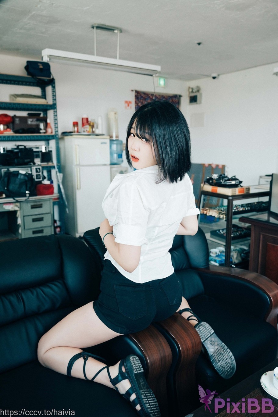 Loozy Zia Female Employee PixiBB.COM 111