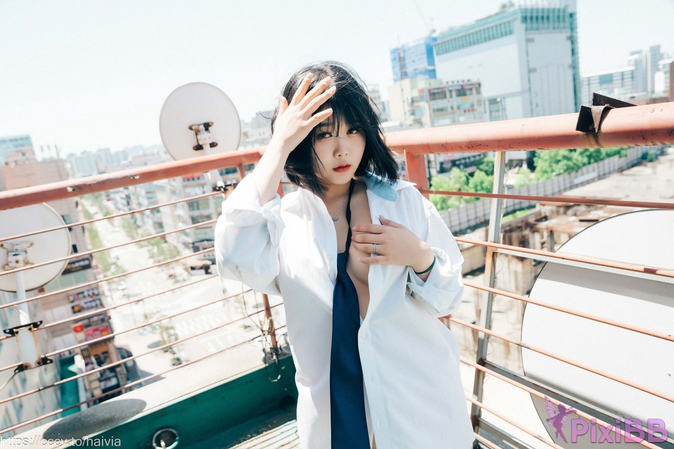 Loozy Zia Female Employee PixiBB.COM 147