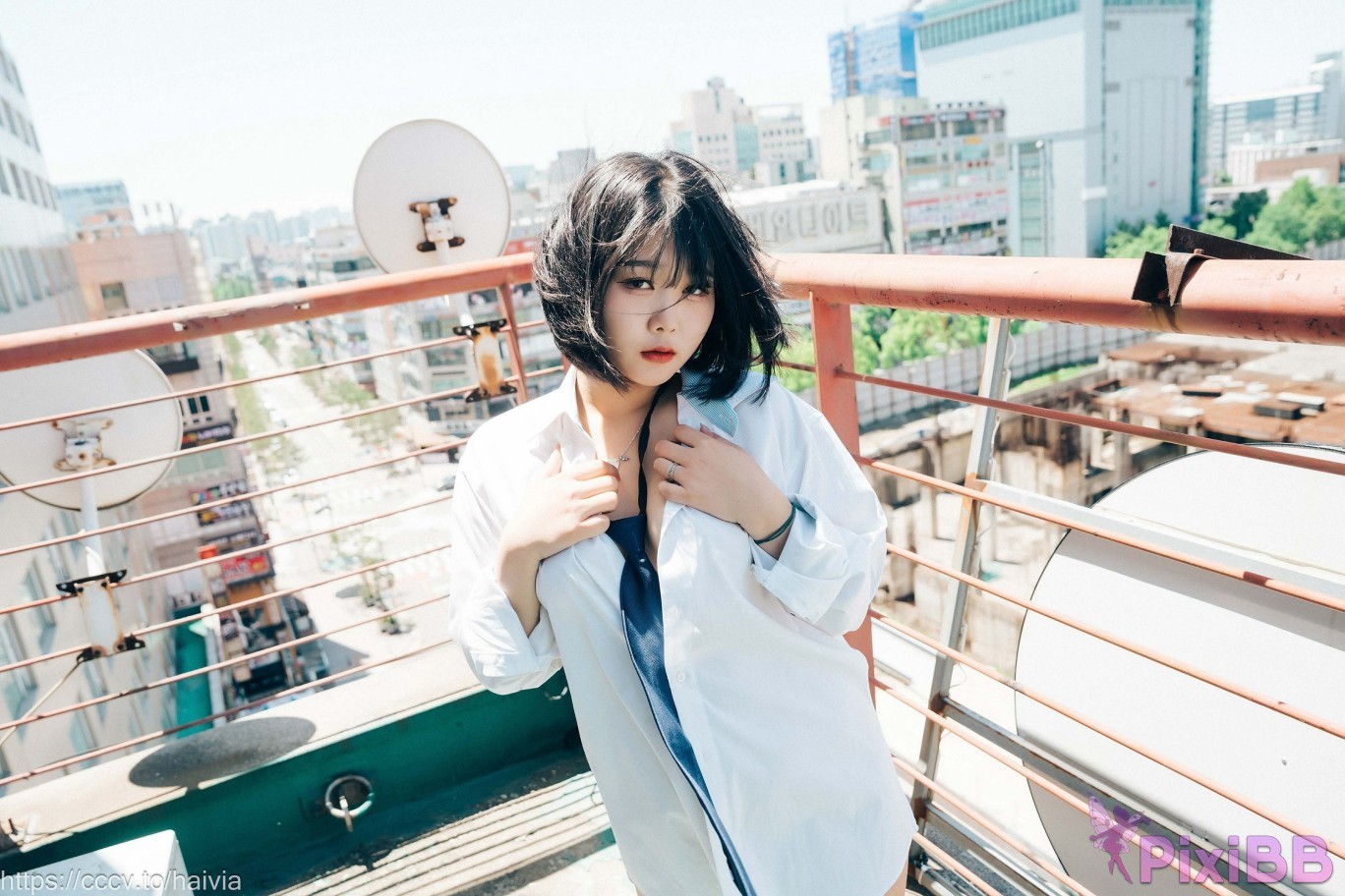 Loozy Zia Female Employee PixiBB.COM 148