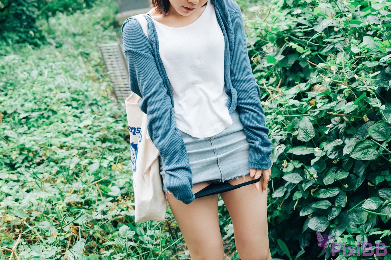 Loozy Yeri Enjoying Outdoor PixiBB.COM 010