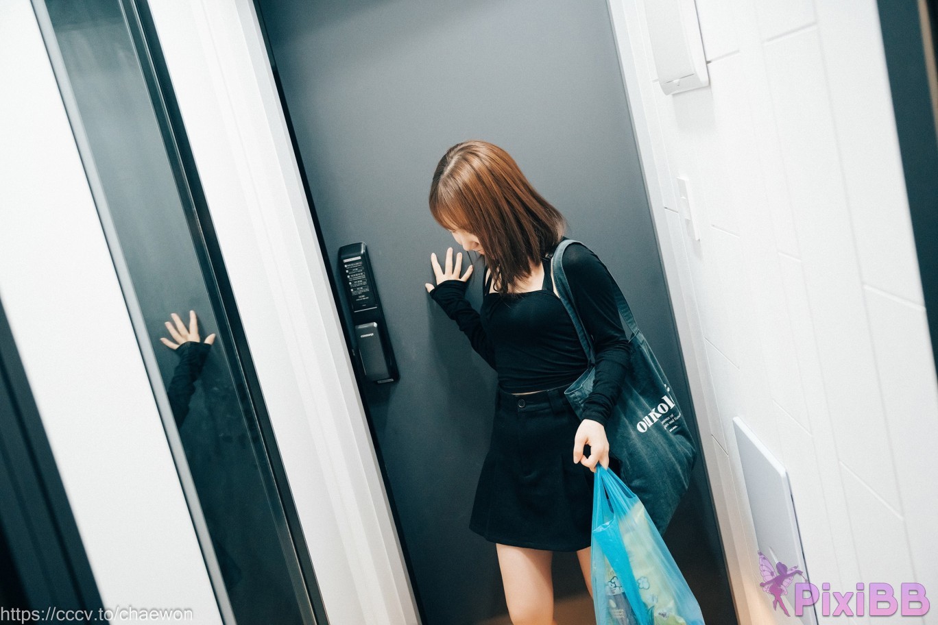 Loozy Yeri Visitor PixiBB.COM 001