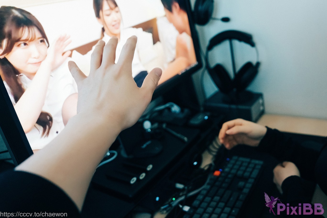 Loozy Yeri Visitor PixiBB.COM 035